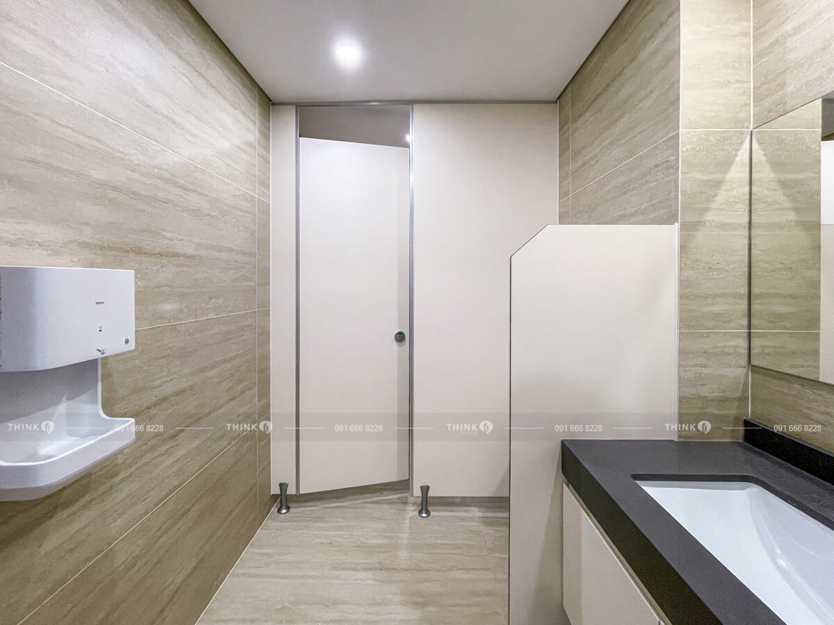 Nhà vệ sinh toà nhà 10 Nguyễn Biểu Building