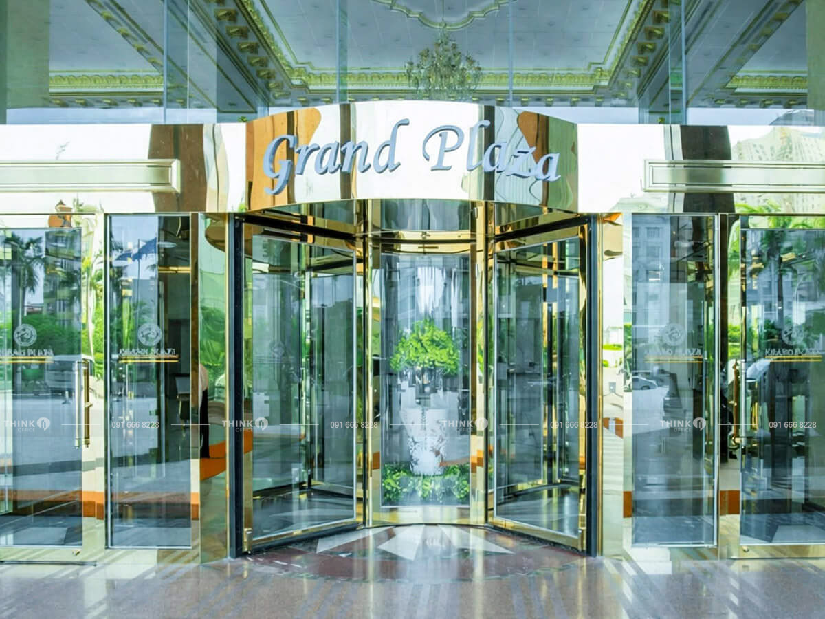 Lối vào sảnh toà nhà Grand Plaza